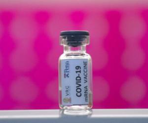 El objetivo de Covax es comprar 2 millones de dosis para finales de 2021, aunque aún no está claro si la vacuna exitosa requerirá una o dos dosis para los 7,800 millones de personas del planeta. Foto: AP