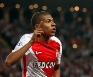 El joven Kylian Mbappé es pretendido por varios de los equipos más grandes de Europa. (AP)