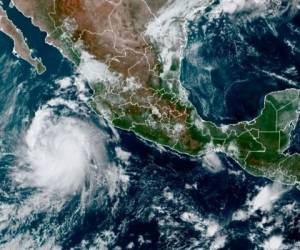 Una zona de comercios daÃ±ada por el paso el huracÃ¡n Pamela, en el puerto de MazatlÃ¡n, MÃ©xico, en costas del PacÃ­fico el 13 de octubre de 2021. (AP Foto/Roberto Echeagaray)