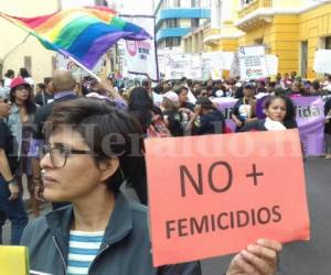 Mujeres marchan en protesta por el Día Internacional de la Mujer. Foto: Johnny Magallanes / El Heraldo