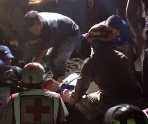 Socorritas y personal de diferentes instituciones rescataron a los heridos, mientras que otras personas resultaron ilesas en el incidente, fotos: El Heraldo.
