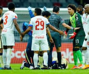 Al término del partido, Guillermo Ochoa, portero del América, criticó a Bejarano por no controlar las entradas violentas de algunos jugadores del Olimpia.