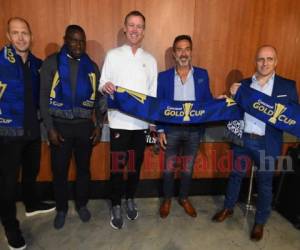 Fabián Coito junto a los representantes de las cabezas de grupo. Foto Copa Oro