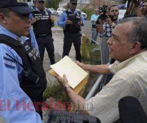 El expresidente Porfirio Lobo Sosa llegó hasta la Maccih. Fotos: Alejandro Amador / EL HERALDO