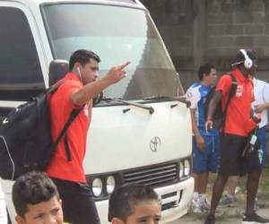 El portero de Olimpia Noel Valladares fue captado realizando la mala seña a los aficionados de Tocoa previo al duelo ante Real Sociedad.