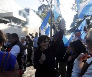 People protest against the United Nations International Commission Against Impunity, CICIG, in Guatemala City, Tuesday, Jan. 8, 2019. A decade-long, U.N.-assisted anti-corruption effort that brought down a president faced extinction after the Guatemalan government ended the agreement, drawing condemnation Tuesday from transparency and rights groups. (AP Photo/Moises Castillo)