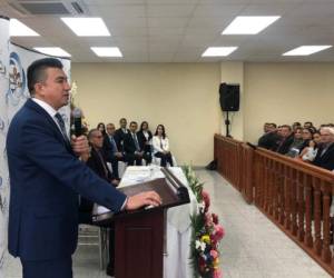 El presidente de la Corte Suprema de Justicia, Rolando Argueta, durante la inauguración de dos salas de juicios orales.