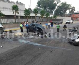 El accidente que dejó dos persona muertas se registró frente al nuevo edificio del Banco Central de Honduras (BCH). Fotos: Estalin Irias/ EL HERALDO