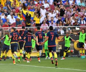 Los jugadores de Colombia celebran el primer tanto ante EEUU. (Foto: AFP)