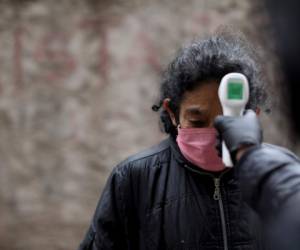 Hasta el domingo por la noche se reportaban 117,103 casos y al menos 13, 699 defunciones, aunque las autoridades sanitarias mexicanas han admitido que la cifra podría ser mayor. Foto: AP.