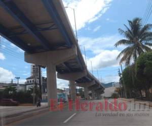 La vía rápida de San Juan Bosco al CCG, con más de 800 metros lineales, es el proyecto más grande que está en ejecución. La solución vial será utilizada por unos 20 mil conductores al día. Foto: Alex Pérez/El Heraldo