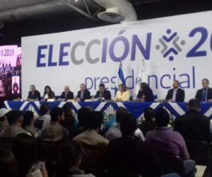 El presidente del TSE, Julio Olivo, dijo que en los comicios del domingo participó el 51,88% de los 5,2 millones de salvadoreños habilitado para sufragar en el país. Foto TSE