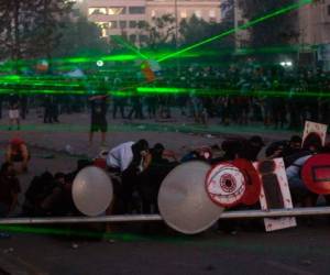 Ni los militares ni la violencia de la policía, acusados de violaciones de derechos humanos, mermaron la determinación de los chilenos de poner fin a lo que han denominado los 'abusos' del sistema económico. Foto: AFP.