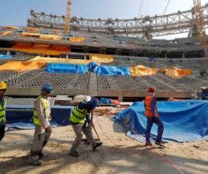 En Catar, las obras de preparación del Mundial-2022 no se han visto alteradas por la pandemia. AFP.