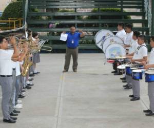 La banda marcial del Instituto Renacimiento comenzó los ensayos desde el mes de febrero. Foto: David Romero/EL HERALDO.