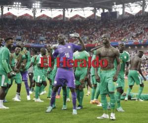 Los jugadores del equipo de Senegal celebran su partido en el Spartak Stadium de Moscú, Rusia, el martes 19 de junio de 2018. (AP Fotos / Andrew Medichini).
