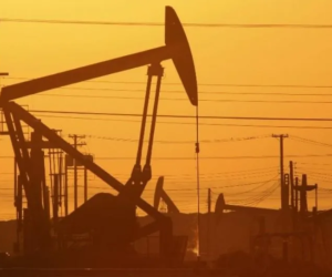 Precios del petróleo bajan levemente luego del ataque iraní sobre Israel