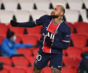 'Estoy muy contento aquí en París, muy contento en el club, con mis compañeros. No me cabe en la cabeza irme de aquí', indicó el astro al micrófono de RMC Sport. Foto: AFP