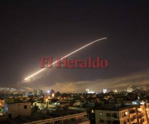 El cielo de Damasco, capital de Siria, se iluminó durante el bombardeo de Estados Unidos. Foto: AP