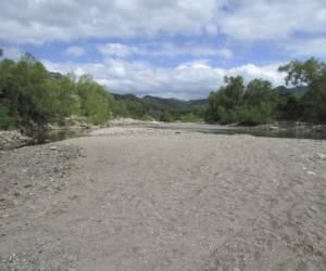 El caudal del río Choluteca ha disminuido en las comunidades del sur y suroriente. El afluente se ha convertido en una especie de carretera de piedra a causa del amplio verano.