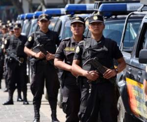 La Policía Nacional Civil se desplazará a la frontera de Agua Caliente para brindar seguridad al éxodo de migrantes que se dirigen rumbo a Guatemala. Foto / AFP