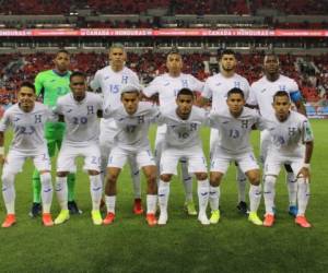 La Selección Nacional de Honduras disputa este jueves un duelo de vida o muerte en su camino al Mundial de Qatar 2022. El equipo de Fabián Coito llega con bajas importantes como la de Romell Quioto o el regreso de futbolistas claves como Alberth Elis, Denil Maldonado y Alex López. ¿Cómo saldrá al terreno de juego en la búsqueda de los tres puntos? Fotos: El Heraldo | Concacaf