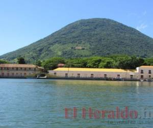 En Amapala subsisten las casonas del malecón que sirvieron de sede a las casas comerciales fundadas por migrantes alemanes a partir de la segunda mitad del siglo XIX. (Foto: El Heraldo)