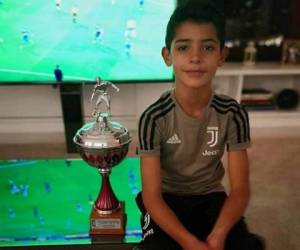 El luso mostró en las redes sociales el primer título de Cristiano Jr. con la cantera de la Juventus.