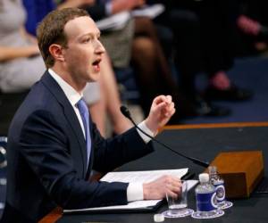 Facebook Mark Zuckerberg testifica ante una audiencia conjunta de los Comités de Comercio y Judicatura en Capitol Hill en Washington. Foto:AFP