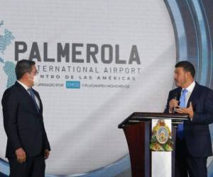 Lenir Pérez junto al presidente Juan Orlando Hernández en la inauguración de Palmerola.
