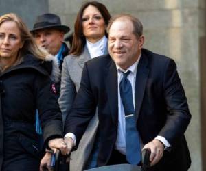 21 de febrero del 2020, Harvey Weinstein sale de la corte jurante las delieraciones del jurado en su juicio por violación en Nueva York. El exmagnate de Hollywood, declarado culpable de dos cargos, será sentenciado el miércoles 11 de marzo. Foto AP.