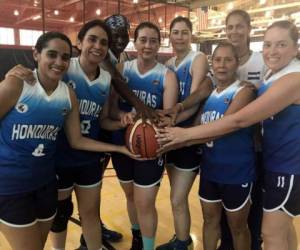 Indira siguió jugando baloncesto en Estados Unidos representando al país en diferentes competencias.