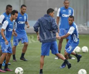 Los jugadores de la Selección de Honduras trabajan a doble horario y este jueves viajan a Panamá para hacer frente a la Copa Uncaf (Foto: Delmer Martínez)