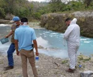 Al menos a 22,000 galones del peligroso producto cayeron en el río Chamelecón. Foto: Cortesía Canal 6