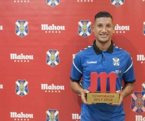 Acosta recibiendo el premio Jugador Cinco Estrellas de la temporada 2018/2019. Foto: @CDTOficial en Twitter