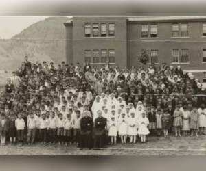 En las últimas tres décadas, al menos 150,000 niños indígenas fueron separados de sus hogares y llevados a una de las 139 escuelas residenciales. Foto: Cortesía BBC