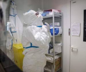 A casi 6,000 subió la cifra de personas infectadas por el nuevo coronavirus en China. Foto AFP