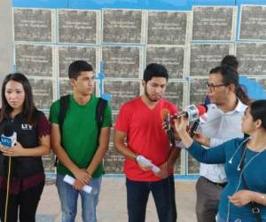 Miembros del Movimiento Estudiantil Universitario (MEU) ante los medios de comunicación.