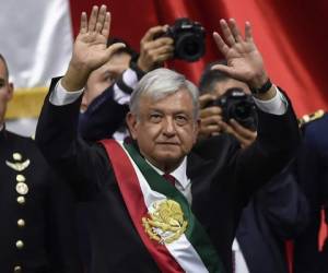 López Obrador es un maestro de la comunicación. Da una rueda de prensa todos los días de lunes a viernes a las 7H00 am, hora local. Estos espacios, conocidos jocosamente como 'El show de 'AMLO'', han llegado a dominar el panorama de las noticias. (Foto: AFP)