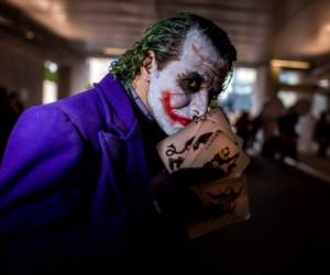 Un asistente vestido como el Joker posa durante el Comic Con de Nueva York en el Centro de Convenciones Jacob K.Javits el viernes 4 de octubre de 2019 en Nueva York.