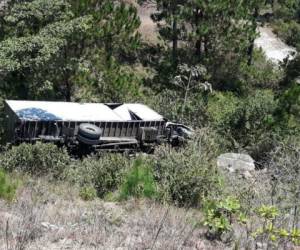 El camión cayó en una hondonada cuando se dirigía hacia La Esperanza, Intibucá. Foto Cortesía