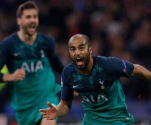 Lucas Moura puede seguir soñando con levantar el trofeo de la Liga de Campeones. (AFP)