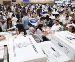 En porcentaje, Hernández llegó al 42.95% contra 41.42% logrado por Nasralla, es decir una diferencia de 1.53%.(Foto: El Heraldo Honduras/ Noticias Honduras hoy)