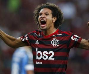 Willian Arao, del Flamengo, festeja uno de los goles de su equipo ante Gremio, en la vuelta de la semifinal de la Copa Libertadores. Foto: AP.