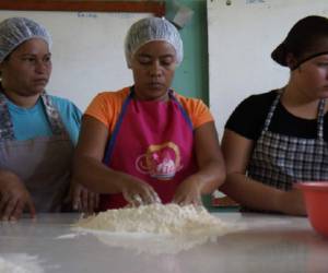 Los talleres de repostería son una opción para las jóvenes que se sienten atraídas por la cocina. Las estudiantes cuentan con el equipo necesario para su aprendizaje y reciben un capital semilla en caso de que quieran tener su propio negocio.