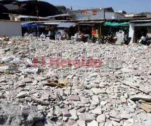 Más de 100 puestos de la zona dañada fueron demolidos. Foto: Marvin Salgado/EL HERALDO