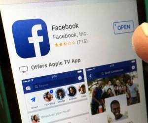Facebook está tratando de hacer que los usuarios hagan y compartan más videos. (Foto: AP)