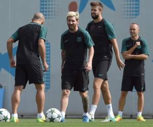 Los jugadores del Barcelona se preparan para enfrentar al Celtic de Emilio Izaguirre (Foto: AFP)