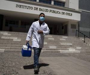 La vacuna de Pfizer requiere ser mantenida a temperaturas extremadamente bajas -menos 70 grados centígrados- manejo que se dificultará en el caso de Chile. Foto: AP