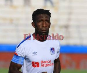 El mediocampista Hendry Thomas salió con el gafete de capitán en el partido que Olimpia juega contra Marathón en el Estadio Nacional. Foto: Ronal Aceituno/Grupo Opsa/EL HERALDO